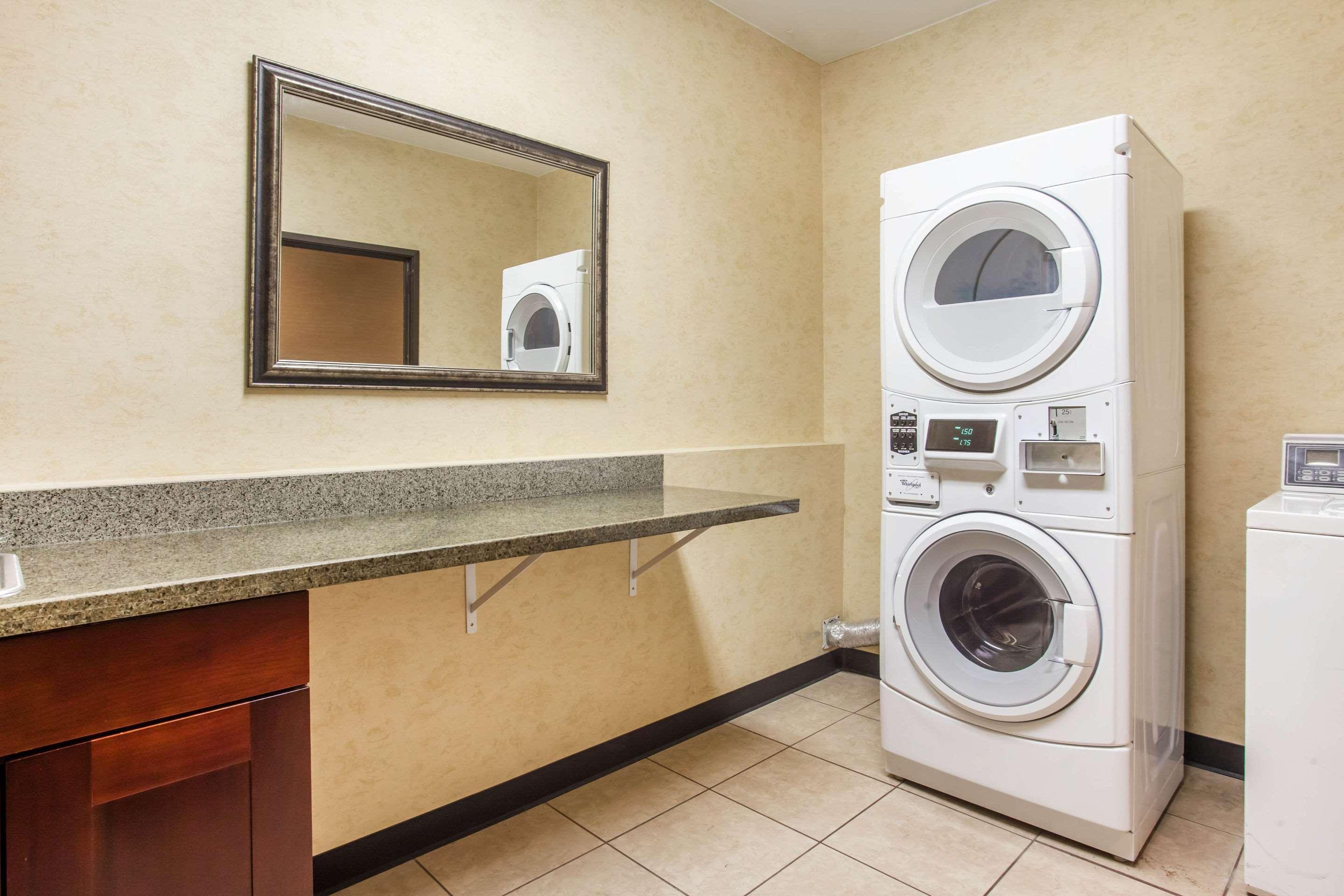 Comfort Suites Near Vancouver Mall Экстерьер фото