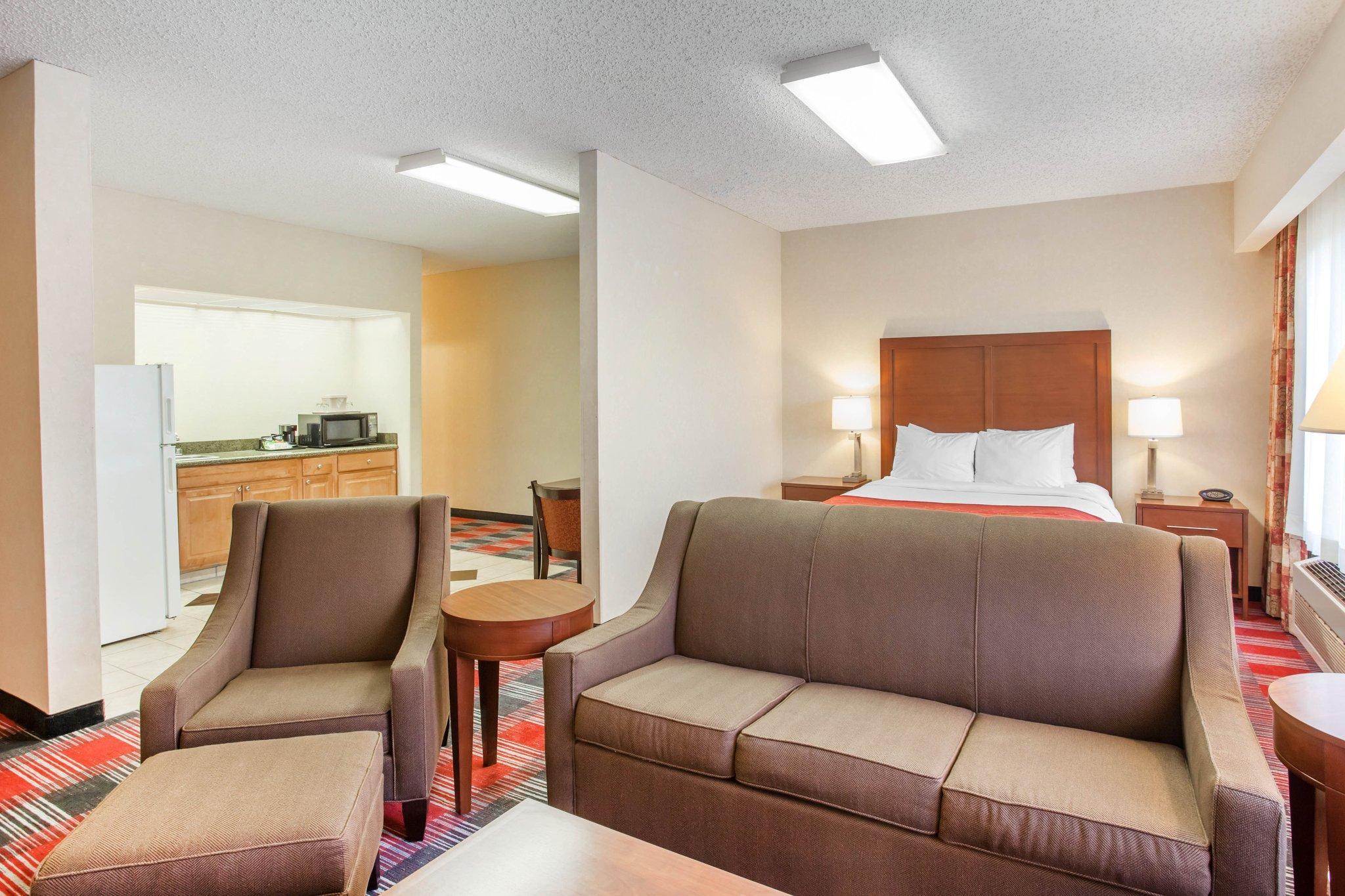 Comfort Suites Near Vancouver Mall Экстерьер фото