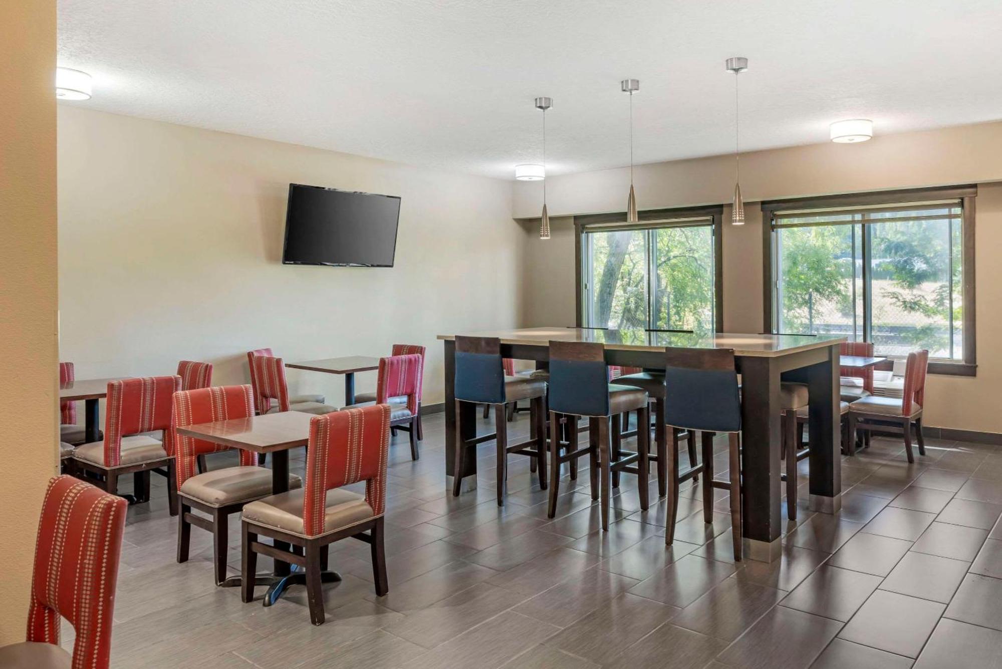 Comfort Suites Near Vancouver Mall Экстерьер фото