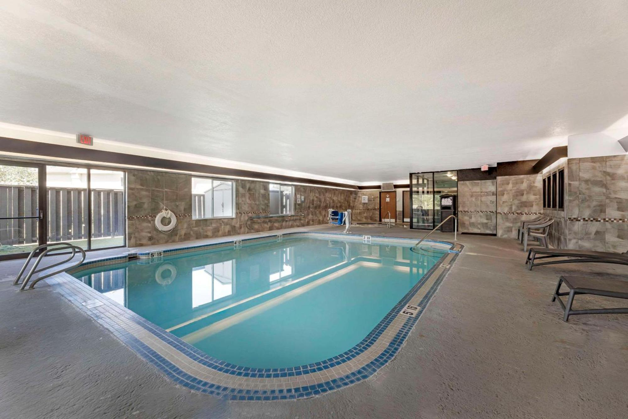 Comfort Suites Near Vancouver Mall Экстерьер фото