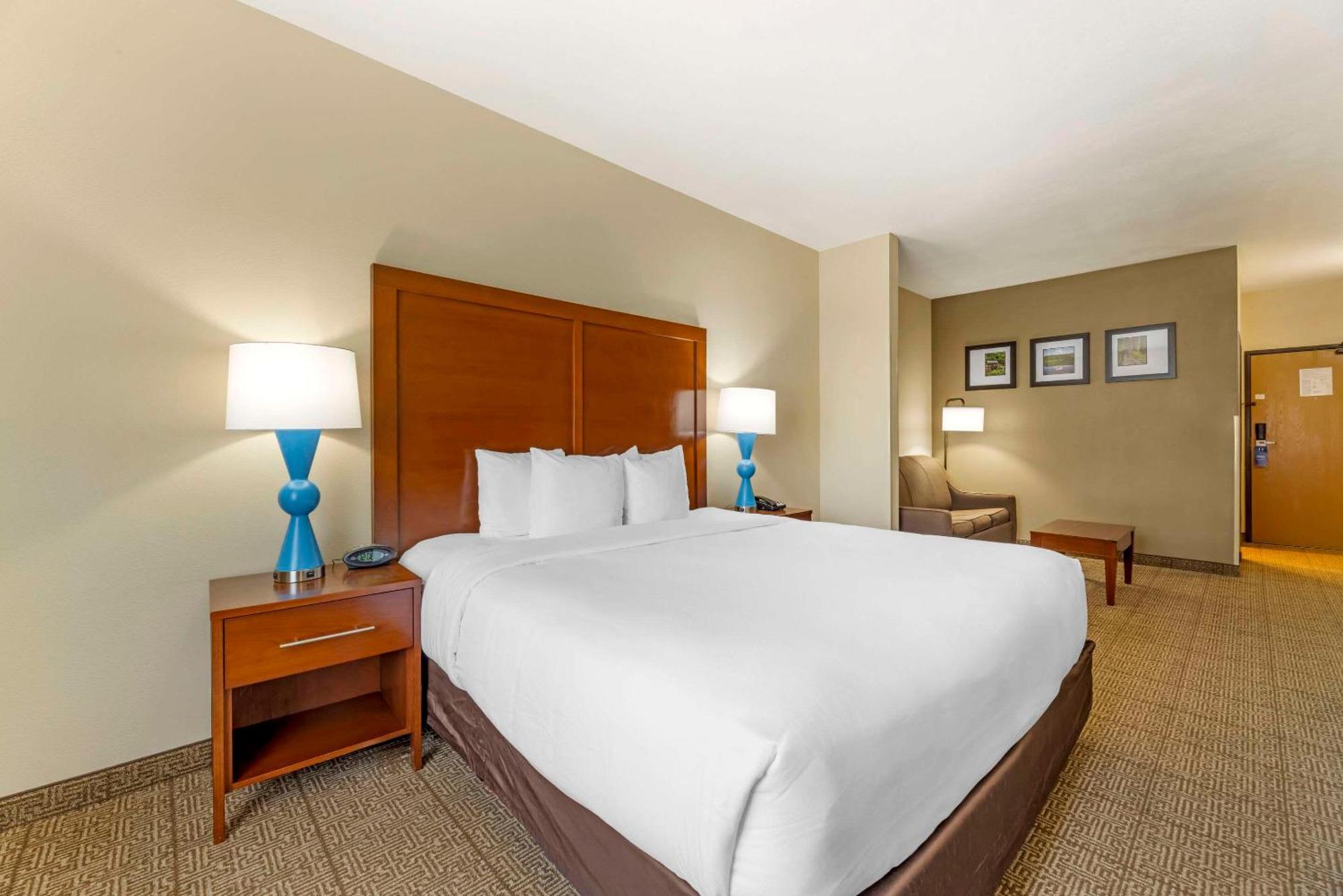 Comfort Suites Near Vancouver Mall Экстерьер фото