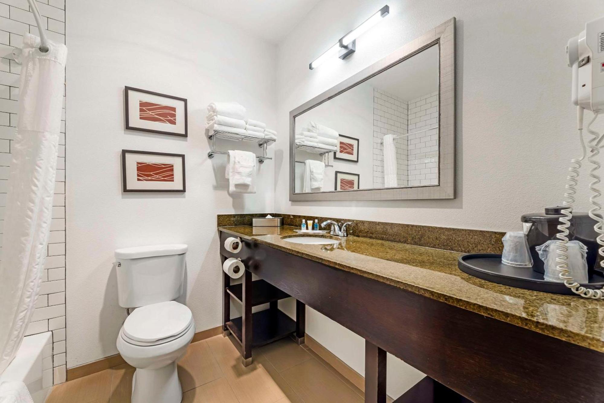 Comfort Suites Near Vancouver Mall Экстерьер фото
