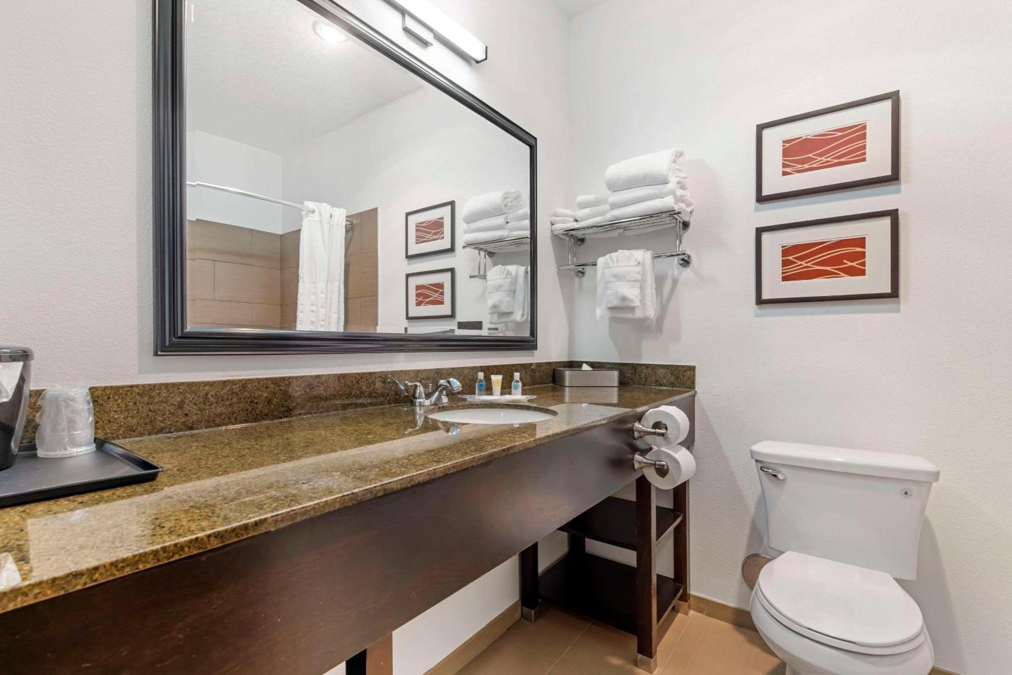 Comfort Suites Near Vancouver Mall Экстерьер фото