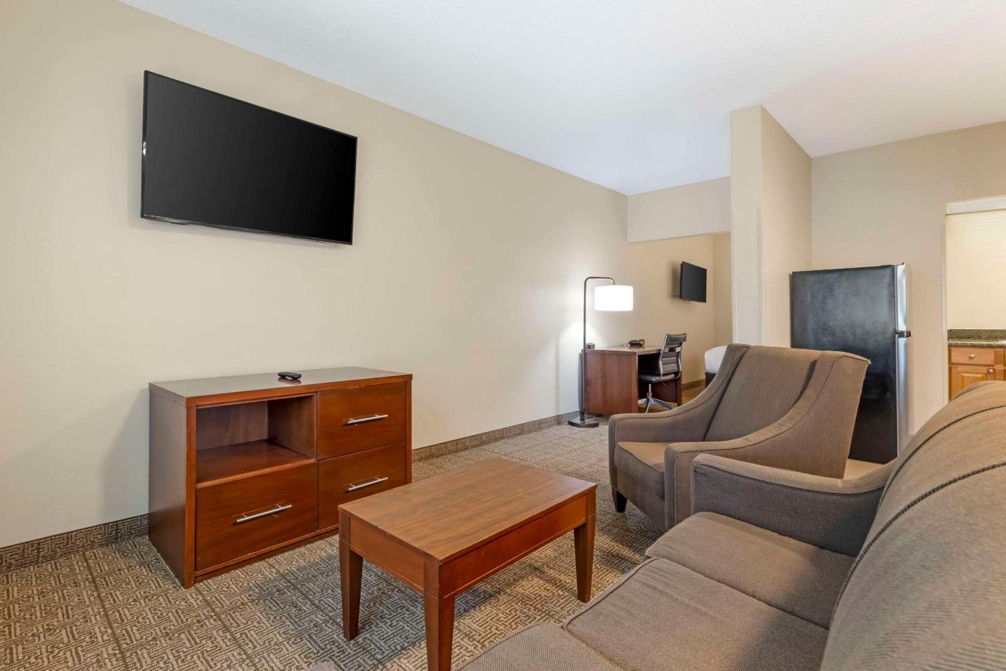 Comfort Suites Near Vancouver Mall Экстерьер фото
