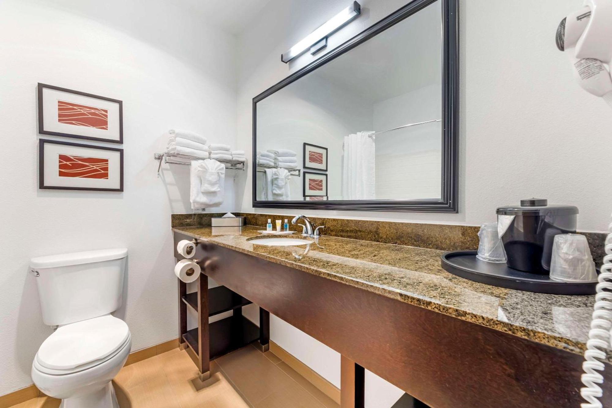 Comfort Suites Near Vancouver Mall Экстерьер фото