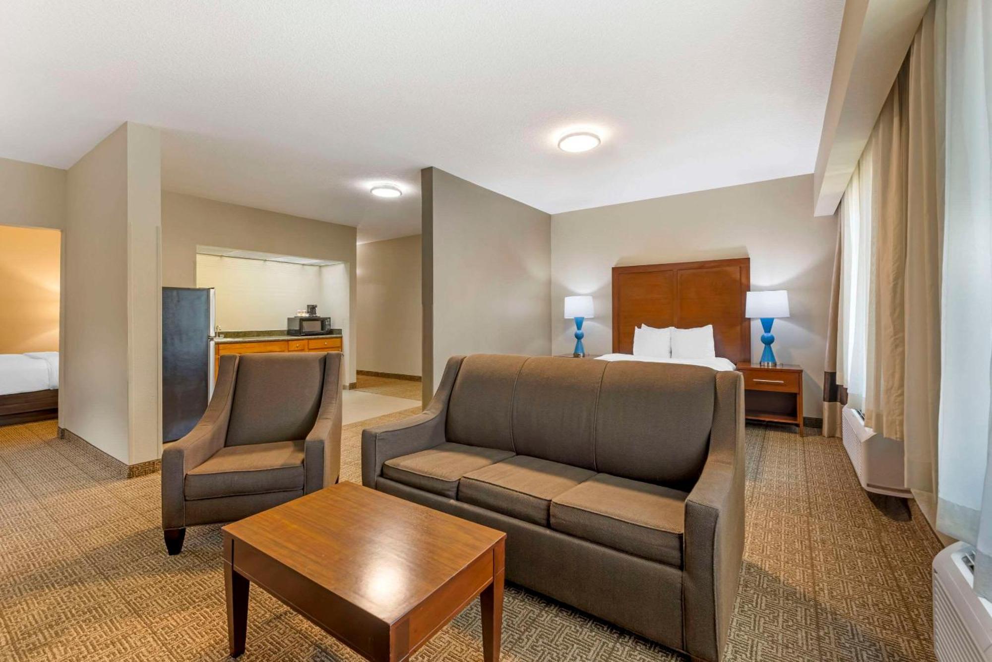 Comfort Suites Near Vancouver Mall Экстерьер фото