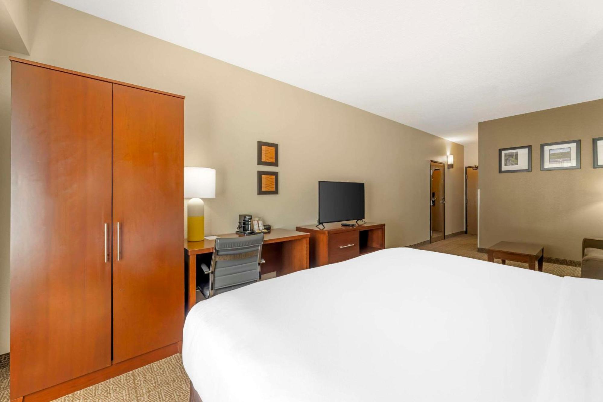Comfort Suites Near Vancouver Mall Экстерьер фото