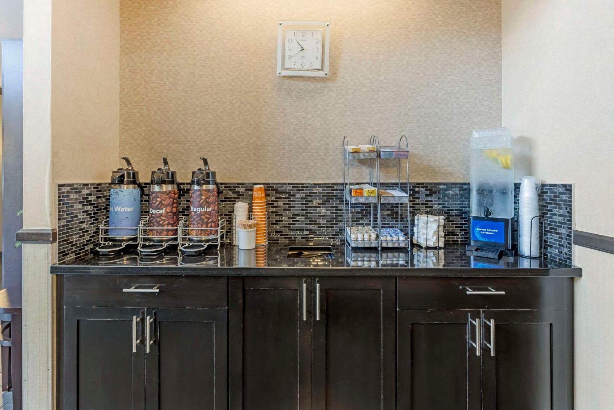 Comfort Suites Near Vancouver Mall Экстерьер фото