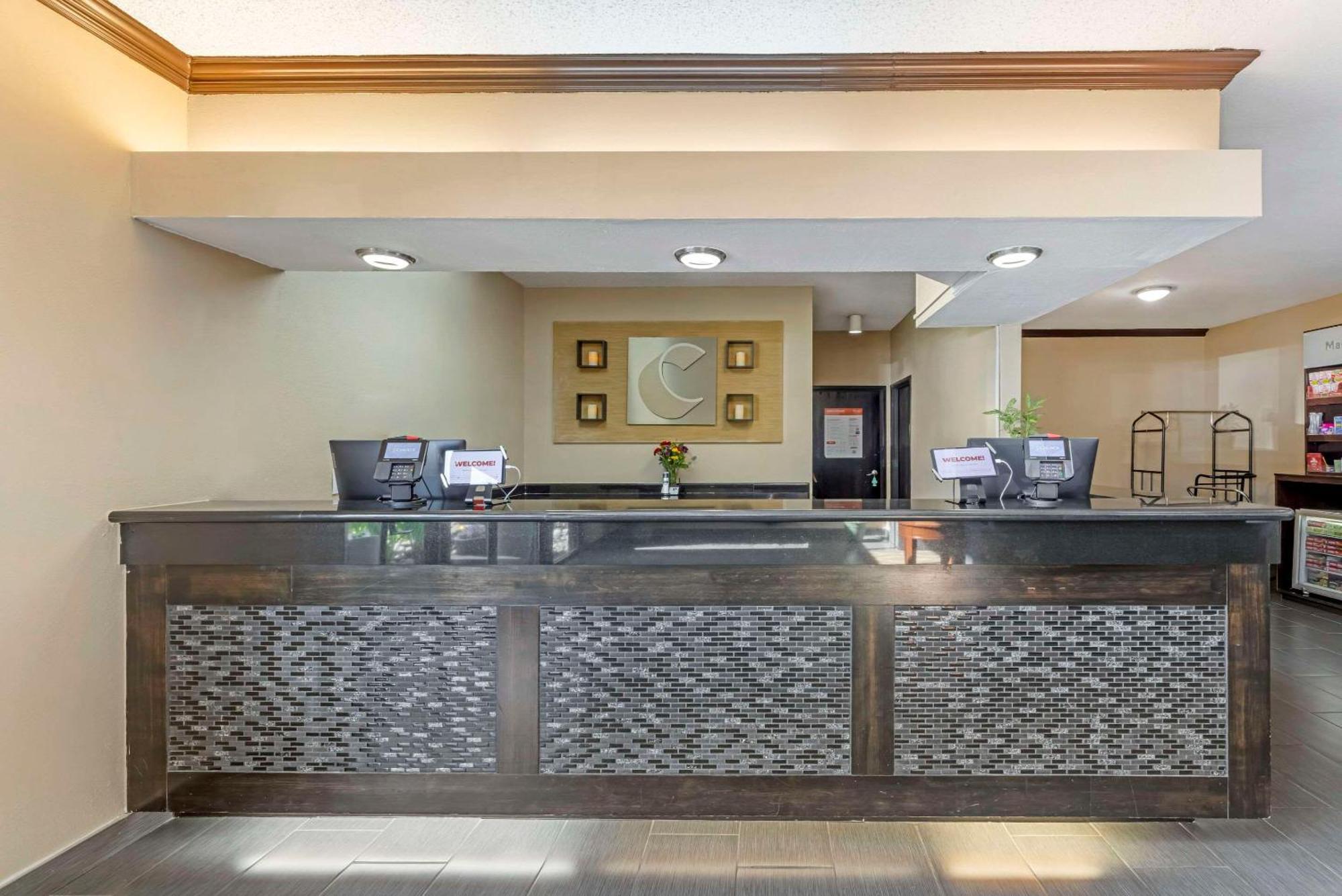 Comfort Suites Near Vancouver Mall Экстерьер фото